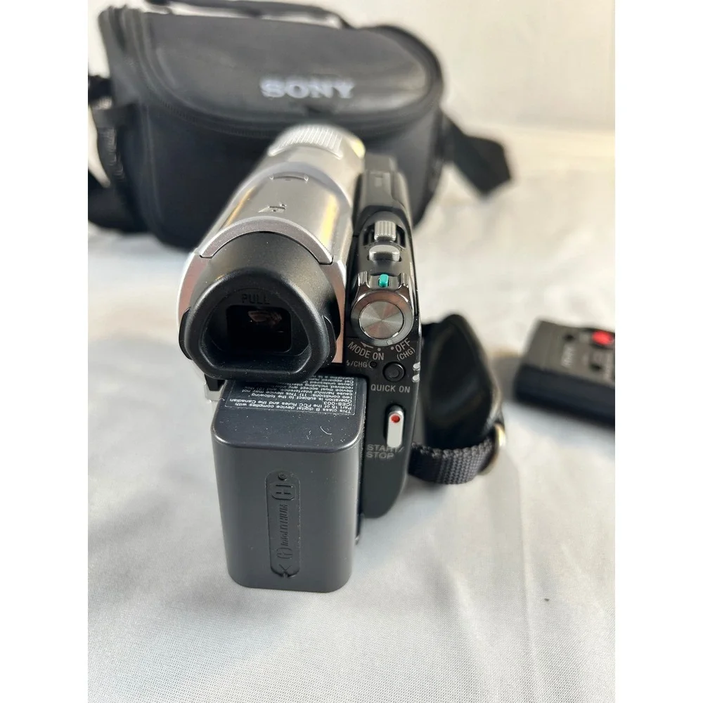 Sony Handycam DCR-DVD910 Digital Camcorder 15x Optical Zoom DVD Memory Stick